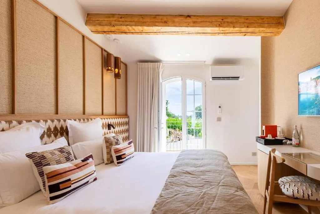 Le Quatre Saisons Et Ses Chambres Raffinees 300 E Par Chambre Saint-Tropez Bed & Breakfast