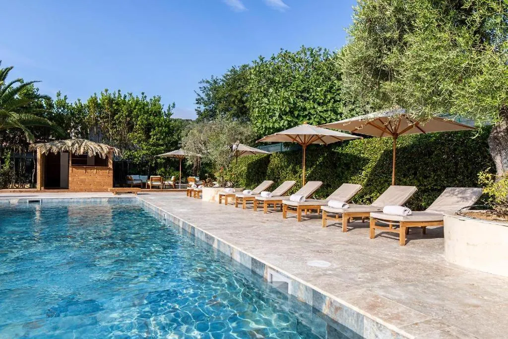 Le Quatre Saisons Et Ses Chambres Raffinees 300 E Par Chambre Saint-Tropez France